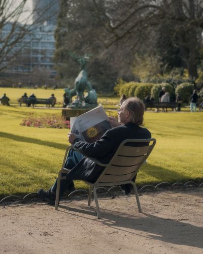 Man reading at Jardin du Luxembourg